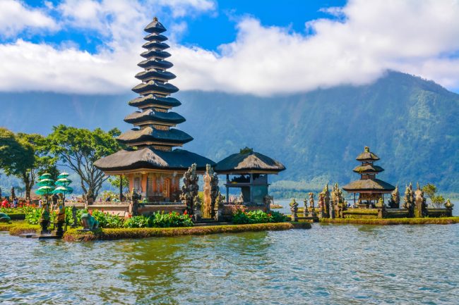 shutterstock_697477720-2 indonesia, temple