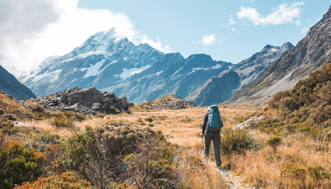 new-zealand-beautiful-mountains-hiking