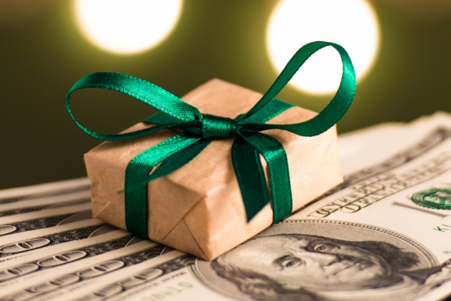 1 gift box on USD